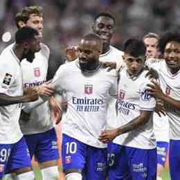 đội bóng lyon đã giành bao nhiêu chức vô địch ligue 1 liên tiếp từ năm 2002 đến 2008?