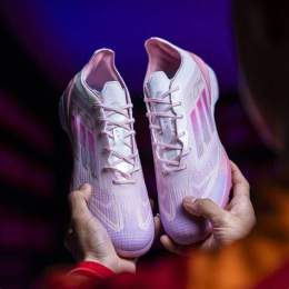 giao diện app giày bóng đá adidas