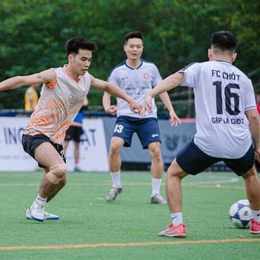 lưu hành bóng đá nội bộ